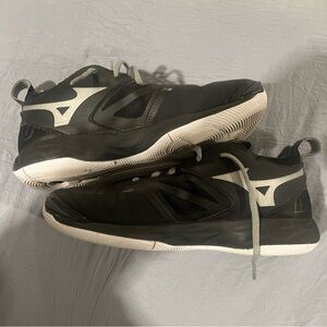 Mizuno Wave Momentum 2 Volleyball Shoes Women’s Approx Size 9 Black